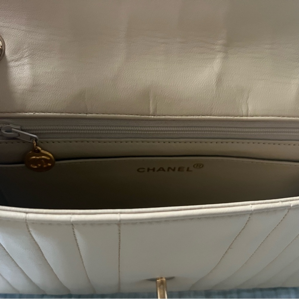 VINTAGE CHANEL Mademoiselle Cream Quilted Shoulder Bag with Gold Chain - rare - Picture 5 of 9